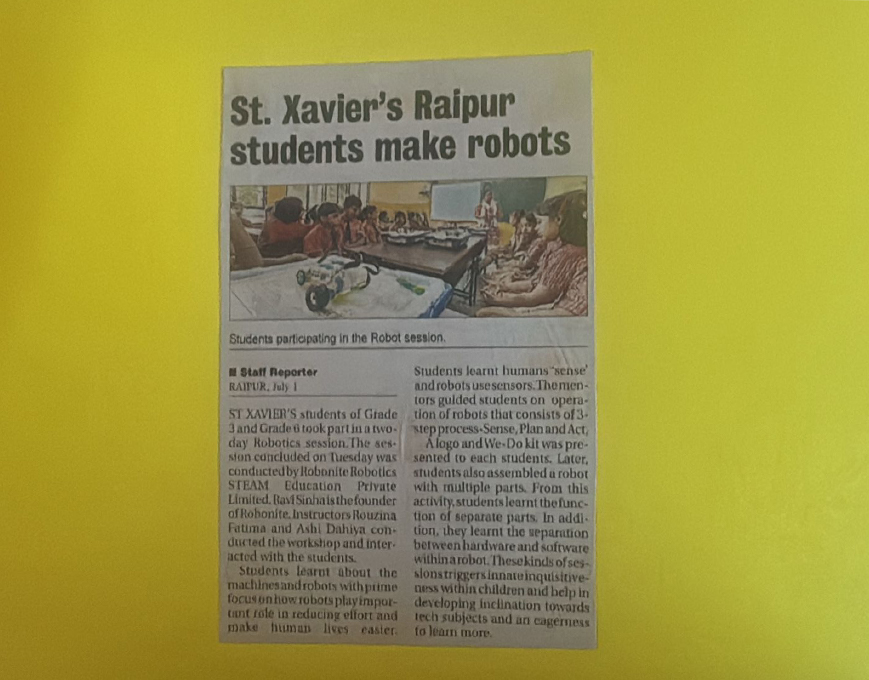 St. Xavier’s Raipur students Make Robots